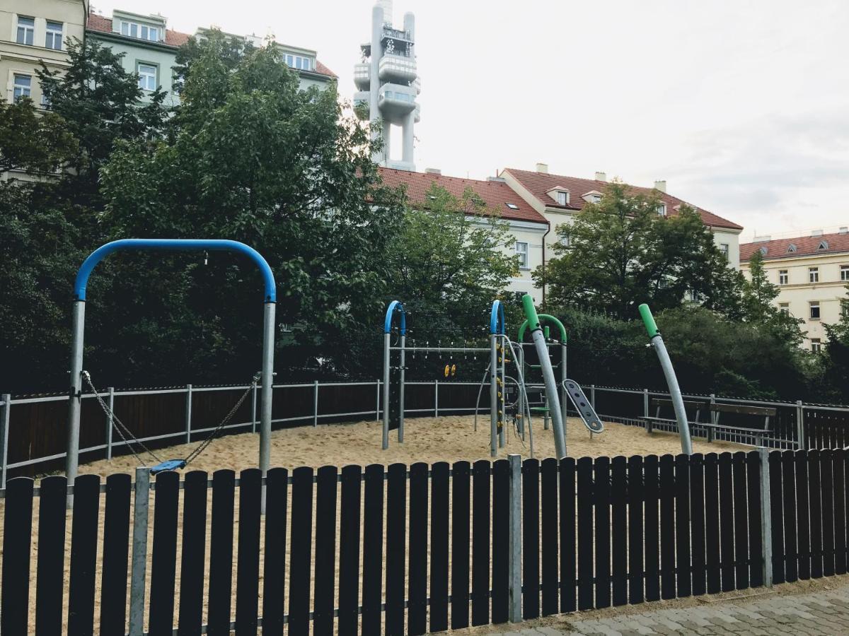 Modern Futuristic / Zizkov Tv Tower + Metro Station Apartamento *